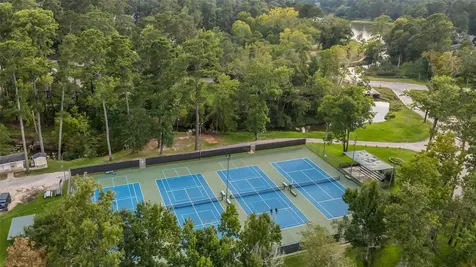 512 Sandy Oaks Drive Huntsville TX 77340