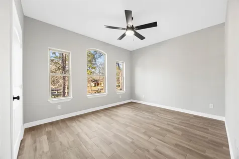 512 Sandy Oaks Drive Huntsville TX 77340