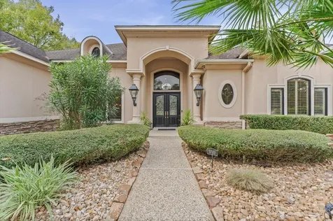 9722 Crestwater Circle Magnolia TX 77354