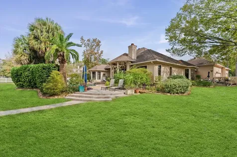 9722 Crestwater Circle Magnolia TX 77354