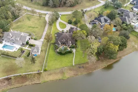 9722 Crestwater Circle Magnolia TX 77354