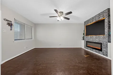 12020 Mighty Oak Drive B Houston TX 77066