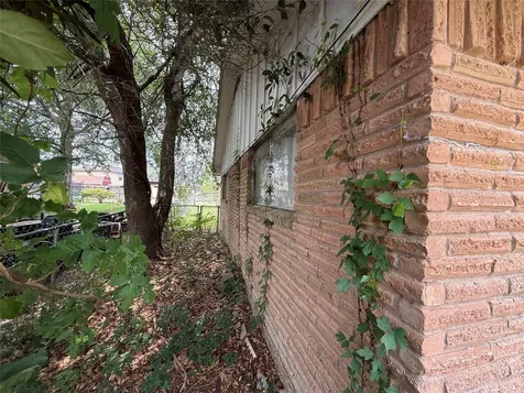 912 Midas Lane Alvin TX 77511
