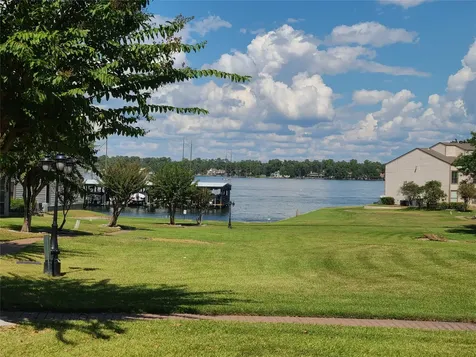 102C Lakeview Terrace Montgomery TX 77356