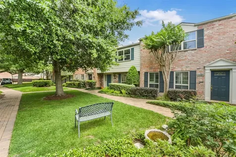 5863 Doliver Drive 16 Houston TX 77057