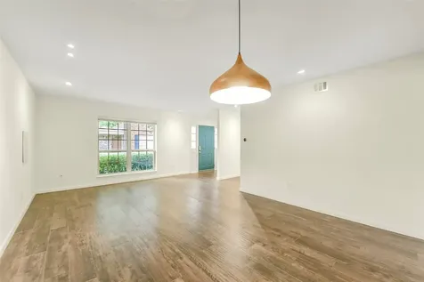 5863 Doliver Drive 16 Houston TX 77057
