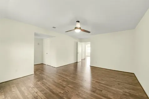 5863 Doliver Drive 16 Houston TX 77057