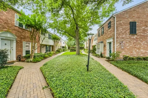 5863 Doliver Drive 16 Houston TX 77057