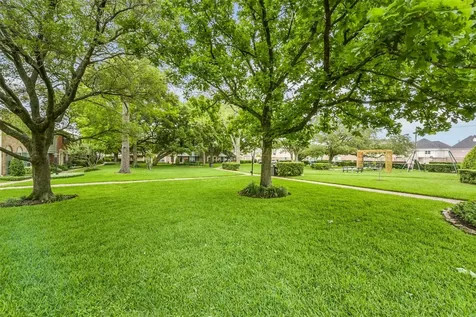 5863 Doliver Drive 16 Houston TX 77057