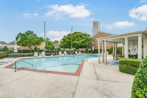 5863 Doliver Drive 16 Houston TX 77057