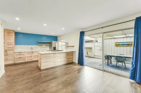 5863 Doliver Drive 16 Houston TX 77057