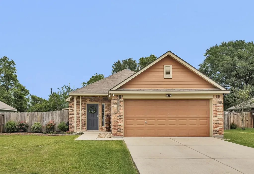 704 Heritage Drive Navasota TX 77868