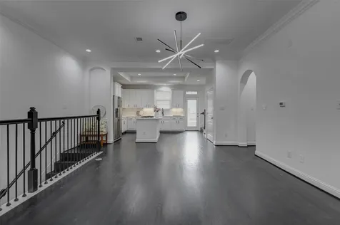 19 Versante Court Houston TX 77070
