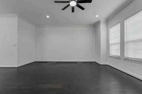 19 Versante Court Houston TX 77070