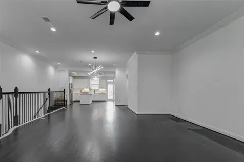 19 Versante Court Houston TX 77070