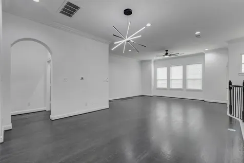 19 Versante Court Houston TX 77070