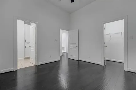 19 Versante Court Houston TX 77070