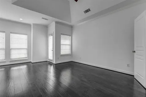 19 Versante Court Houston TX 77070