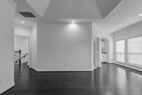 19 Versante Court Houston TX 77070