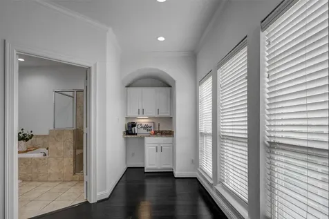 19 Versante Court Houston TX 77070