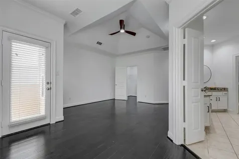 19 Versante Court Houston TX 77070