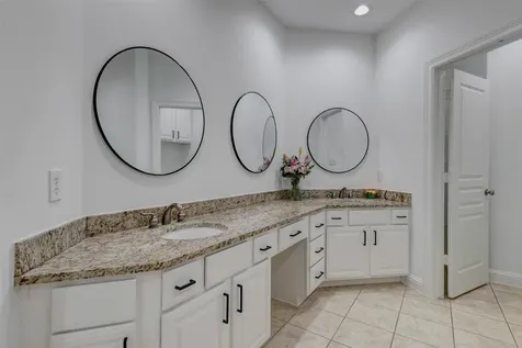 19 Versante Court Houston TX 77070