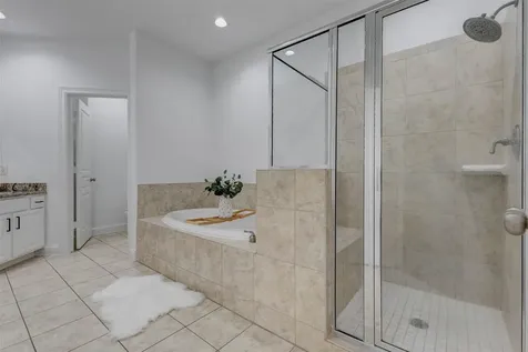 19 Versante Court Houston TX 77070
