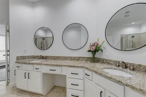 19 Versante Court Houston TX 77070