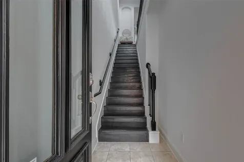 19 Versante Court Houston TX 77070