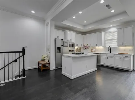 19 Versante Court Houston TX 77070