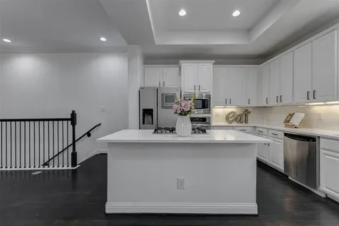 19 Versante Court Houston TX 77070