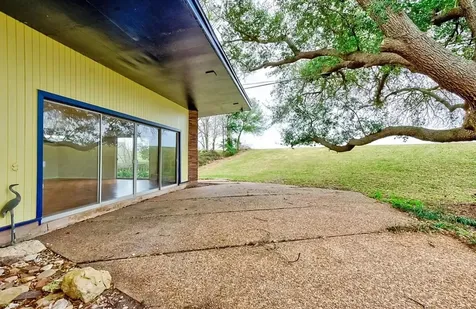 4600 Lakeshore Drive Port Arthur TX 77642