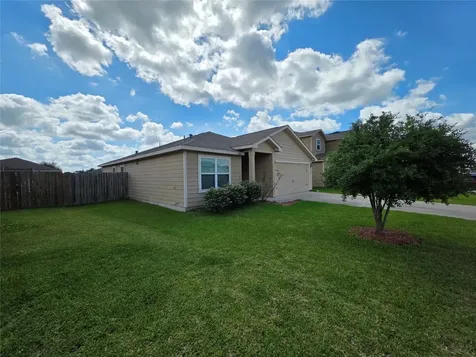 723 Crystal Lakes Drive Brookshire TX 77423