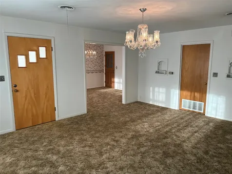 984 N Monroe Street La Grange TX 78945