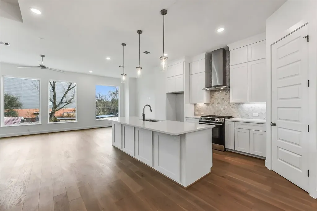 806 Fisher Street C Houston TX 77018