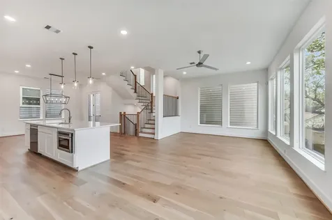 806 Fisher Street C Houston TX 77018