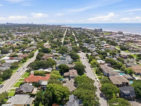 4814 Denver Drive Galveston TX 77551