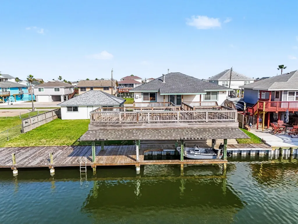 557 Pompano Street Bayou Vista TX 77563