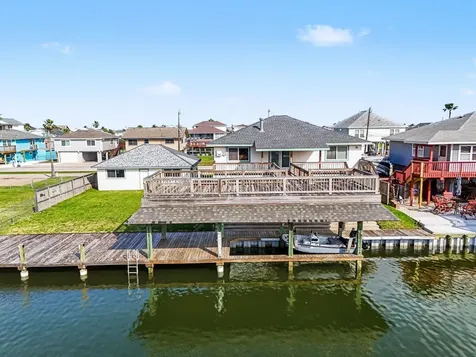 557 Pompano Street Bayou Vista TX 77563