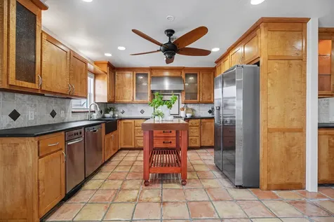 557 Pompano Street Bayou Vista TX 77563