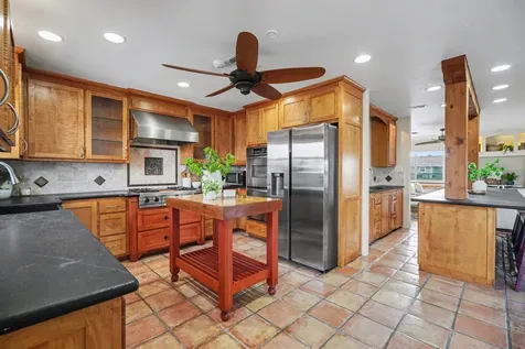 557 Pompano Street Bayou Vista TX 77563