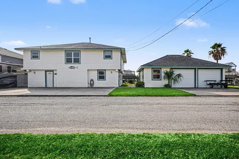 557 Pompano Street Bayou Vista TX 77563
