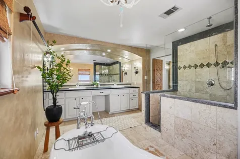 557 Pompano Street Bayou Vista TX 77563
