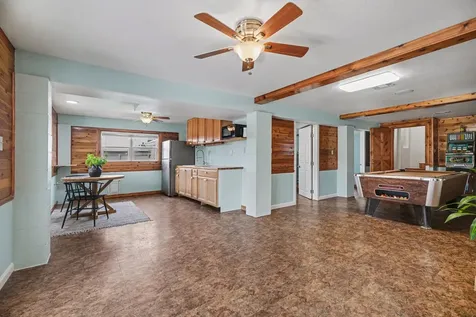 557 Pompano Street Bayou Vista TX 77563