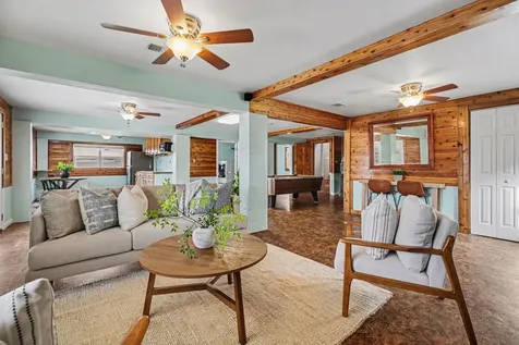 557 Pompano Street Bayou Vista TX 77563
