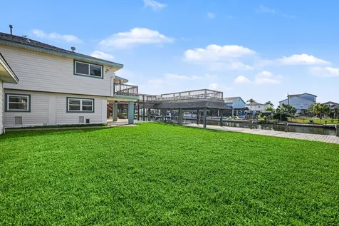 557 Pompano Street Bayou Vista TX 77563