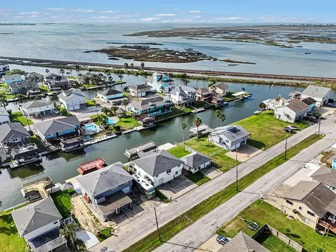 557 Pompano Street Bayou Vista TX 77563