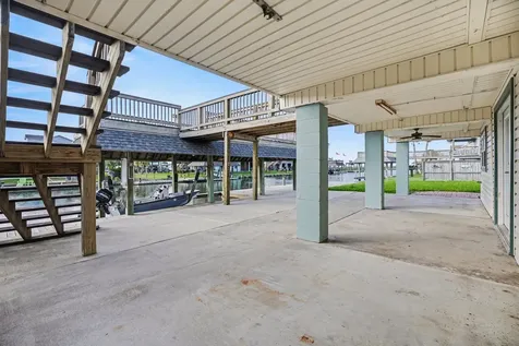 557 Pompano Street Bayou Vista TX 77563
