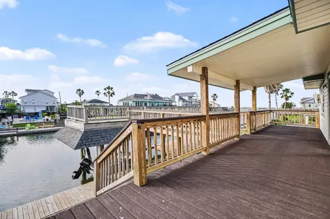 557 Pompano Street Bayou Vista TX 77563