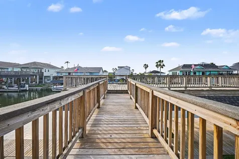 557 Pompano Street Bayou Vista TX 77563